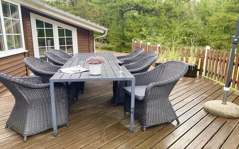 Orpah - 2.5Km from the Sea: Möbel, Holz, Interior Design, Flooring, Fussboden, Stuhl, Zimmer, Decke, Wohnzimmer, Wohnung