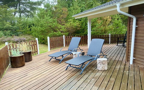 Orpah - 2.5Km from the Sea: Möbel, Holz, Interior Design, Flooring, Fussboden, Stuhl, Zimmer, Decke, Wohnzimmer, Wohnung