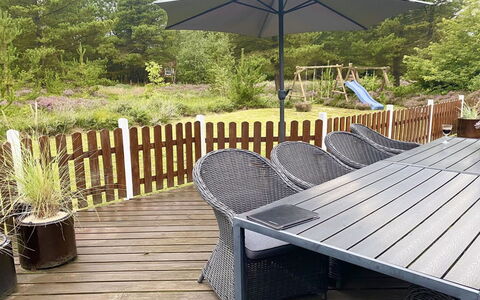 Orpah - 2.5Km from the Sea: Möbel, Holz, Interior Design, Flooring, Fussboden, Stuhl, Zimmer, Decke, Wohnzimmer, Wohnung