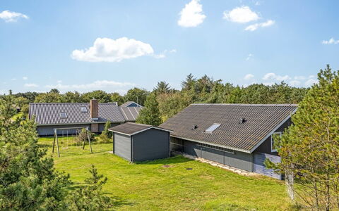 Sanelma - 900M from the Sea: Pflanzengemeinschaft, Sonnenlicht, Krautige Pflanze, Garten, Plantage, Landwirtschaft, Bauernhof