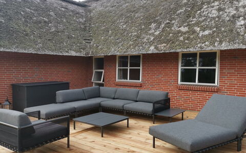 Harpa - 2.5Km from the Sea: Holz, Zuhause, Veranda, Deck, Hartholz, Dach, Holzbeize, Holzboden, Eco Hotel