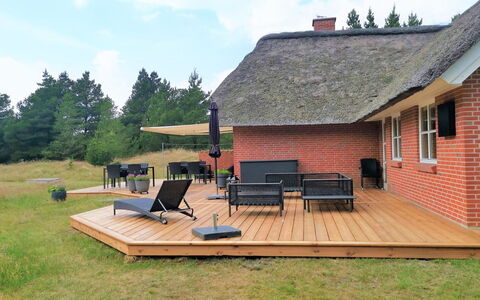 Harpa - 2.5Km from the Sea: Holz, Zuhause, Veranda, Deck, Hartholz, Dach, Holzbeize, Holzboden, Eco Hotel