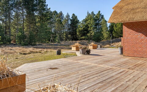 Harpa - 2.5Km from the Sea: Holz, Zuhause, Veranda, Deck, Hartholz, Dach, Holzbeize, Holzboden, Eco Hotel