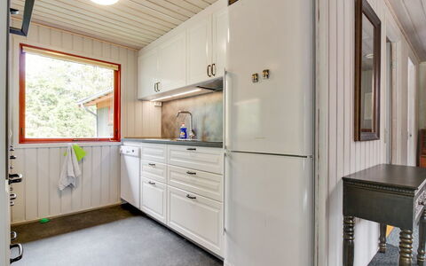 Eliane - 4Km from the Sea: Holz, Flooring, Interior Design, Küche, Major Appliance, Decke, Fussboden, Countertop, Zuhause, Küchengerät