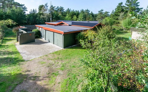 Eliane - 4Km from the Sea: Strauch, Wohngebiet, Dach, Zuhause, Grundstueck, Hütte, Estate, Garten, Auffahrt