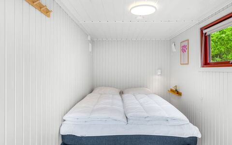 Eliane - 4Km from the Sea: Holz, Flooring, Fussboden, Interior Design, Schlafzimmer, Decke, Zimmer, Bett, Holzbeize, Hartholz