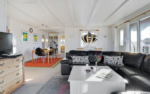 Meike - 300M from the Sea: Dach, Haus, Zuhause, Hütte, Abstellgleis, Auffahrt, Schuppen, Estate, Gartenbauten, Schatten