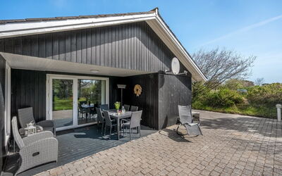 Ursel - 800M from the Sea