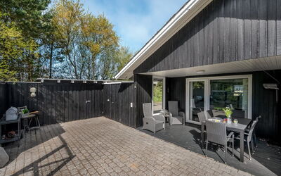 Ursel - 800M from the Sea