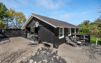 Ursel - 800M from the Sea