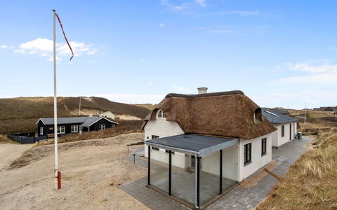 Annelouise - 100M from the Sea: Haus, Dach, Zuhause, Hütte, Schuppen, Gartenbauten, Abstellgleis, Garten, Blockhaus, Hütte