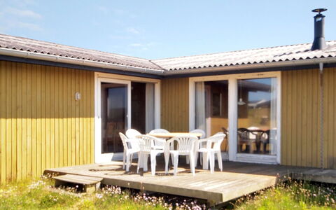Rami - from the Sea: Holz, Haus, Dach, Zuhause, Hütte, Grundstueck, Tür, Holzbeize, Schatten, Abstellgleis