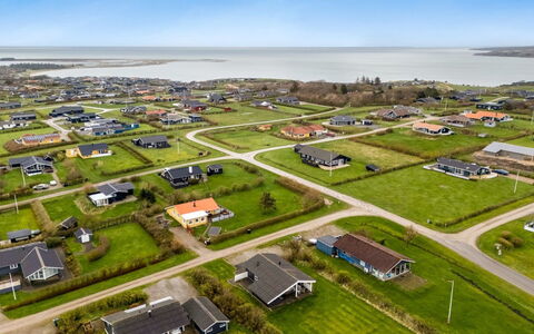 Tanea - 700M to the Fjord: Wohngebiet, Landschaft, Zuhause, Einfach, Grundstueck, Vogelperspektive, Meer, Vorort, Luftaufnahmen, Estate