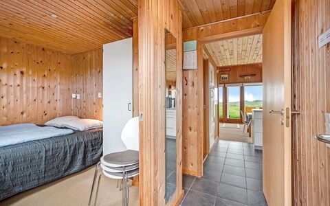 Tanea - 700M to the Fjord: Holz, Fussboden, Flooring, Decke, Interior Design, Schlafzimmer, Hartholz, Holzbeize, Bett, Zimmer