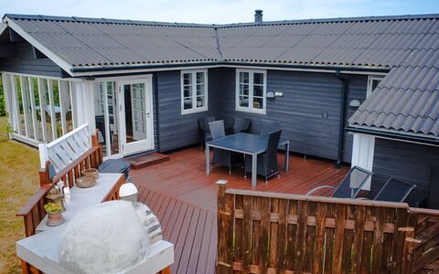 Algea - 300M from the Sea: Holz, Dach, Haus, Zuhause, Abstellgleis, Hütte, Veranda, Tür, Deck, Verbundwerkstoff