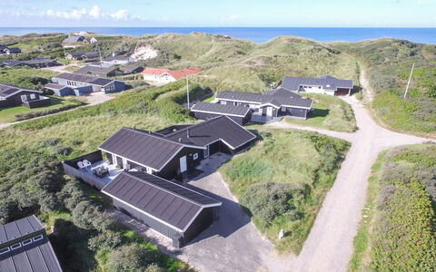 Arwen - 200M from the Sea: Dachdecken, Hütte, Haus, Dach, Zuhause, Bauernhaus, Hütte, Estate, Dorf