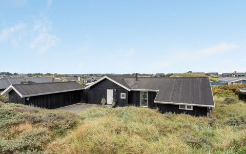 Arwen - 200M from the Sea: Dachdecken, Hütte, Haus, Dach, Zuhause, Bauernhaus, Hütte, Estate, Dorf