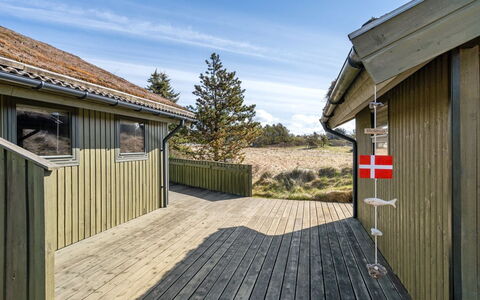 Alfrik - 900M from the Sea: Wohngebiet, Dach, Vorort, Auffahrt, Estate, Kamin