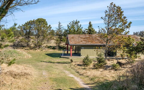Alfrik - 900M from the Sea: Wohngebiet, Dach, Vorort, Auffahrt, Estate, Kamin