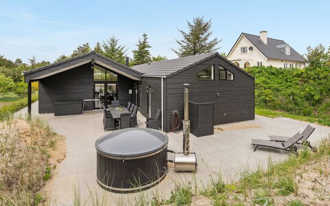 Antonina - 800M from the Sea: Holz, Flooring, Interior Design, Fussboden, Möbel, Holzboden, Zimmer, Decke, Holzbeize, Hartholz