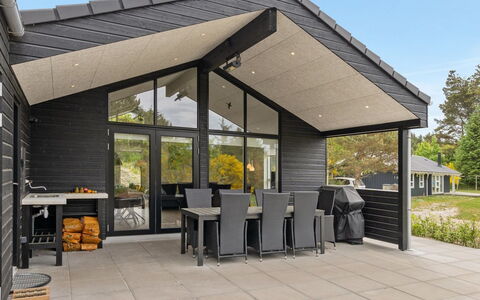 Antonina - 800M from the Sea: Holz, Flooring, Interior Design, Fussboden, Möbel, Holzboden, Zimmer, Decke, Holzbeize, Hartholz
