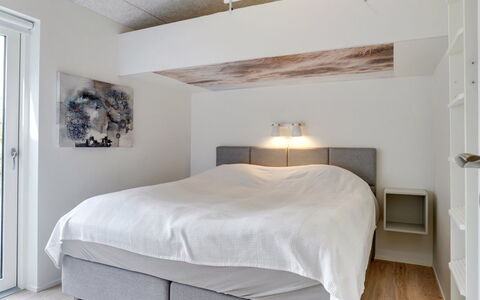 Antonina - 800M from the Sea: Bett, Möbel, Schlafzimmer, Interior Design, Bedding, Bettdecke, Holz, Decke, Flooring, Fussboden