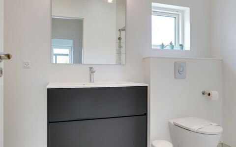 Antonina - 800M from the Sea: Badezimmer, Armatur, Flooring, Interior Design, Fussboden, Bad Sink, Badezimmerschrank, Sinken, Toilette, Toilleten Sitz