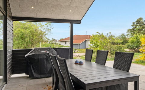 Antonina - 800M from the Sea: Holz, Möbel, Gartenmöbel, Flooring, Fussboden, Stuhl, Schatten, Veranda, Deck, Terrasse