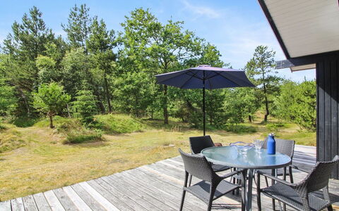 Heike - 1.3Km from the Sea: Die Architektur, Dach, Zuhause, Verbundwerkstoff, Daylighting, Abstellgleis, Auffahrt