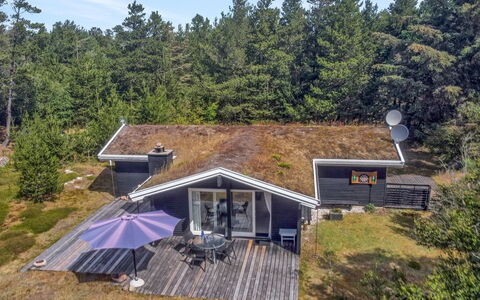 Heike - 1.3Km from the Sea: Die Architektur, Dach, Zuhause, Verbundwerkstoff, Daylighting, Abstellgleis, Auffahrt