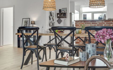 Ilsabe - 2Km from the Sea: Holz, Flooring, Interior Design, Fussboden, Möbel, Holzboden, Zimmer, Decke, Holzbeize, Hartholz
