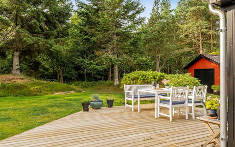 Lykka - 950M from the Sea: Holz, Strauch, Garten, Grundstueck, Deck, Ground, Hartholz, Gartenmöbel, Holzboden