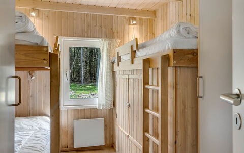 Gladis - 900M from the Sea: Holz, Interior Design, Schlafzimmer, Möbel, Holzbeize, Zimmer, Planke, Hartholz, Bett, Etagenbett