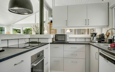 Gladis - 900M from the Sea: Küche, Countertop, Küchengerät, Cabinetry, Interior Design, Major Appliance, Möbel, Haushaltsgerät, Flooring, Decke