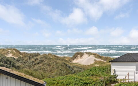 Kulle - 200M from the Sea: Holz, Zuhause, Veranda, Deck, Hartholz, Dach, Holzbeize, Holzboden, Eco Hotel