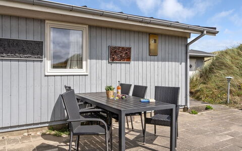 Kulle - 200M from the Sea: Holz, Zuhause, Veranda, Deck, Hartholz, Dach, Holzbeize, Holzboden, Eco Hotel