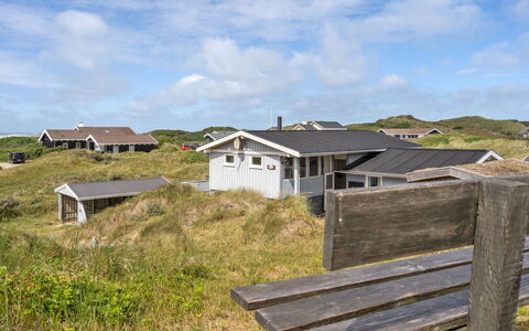 Kulle - 200M from the Sea: Holz, Zuhause, Veranda, Deck, Hartholz, Dach, Holzbeize, Holzboden, Eco Hotel