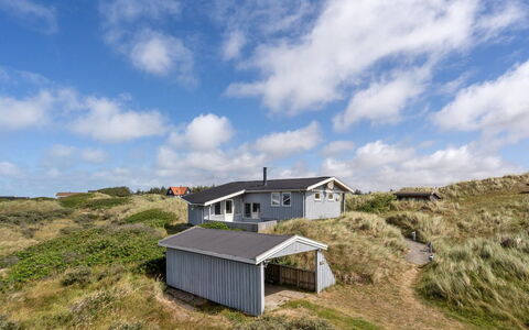 Kulle - 200M from the Sea: Holz, Zuhause, Veranda, Deck, Hartholz, Dach, Holzbeize, Holzboden, Eco Hotel