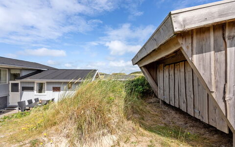Kulle - 200M from the Sea: Holz, Zuhause, Veranda, Deck, Hartholz, Dach, Holzbeize, Holzboden, Eco Hotel