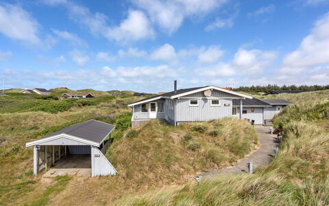 Kulle - 200M from the Sea: Holz, Zuhause, Veranda, Deck, Hartholz, Dach, Holzbeize, Holzboden, Eco Hotel