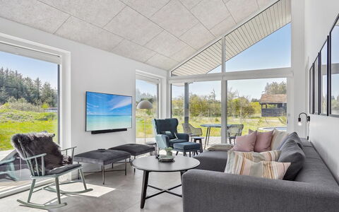 Fredrika - 1.5Km from the Sea: Decke, Wohnzimmer, Couch, Daylighting
