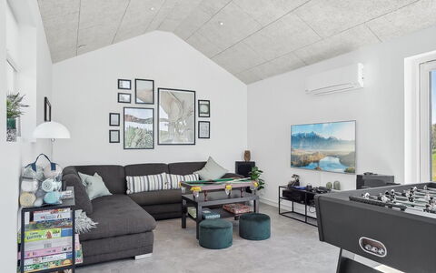 Fredrika - 1.5Km from the Sea: Möbel, Interior Design, Couch, Flooring, Decke, Fussboden, Zimmer, Wohnzimmer, Beleuchtung