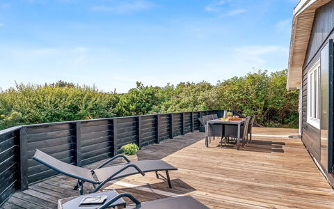 Tuke - 400M from the Sea: Die Architektur, Dach, Zuhause, Verbundwerkstoff, Daylighting, Abstellgleis, Auffahrt