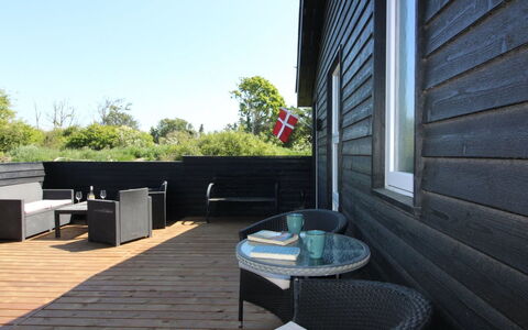 Kamp - 700M from the Sea: Holz, Zuhause, Veranda, Deck, Hartholz, Dach, Holzbeize, Holzboden, Eco Hotel