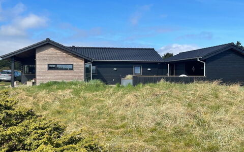 Hinda - 1.2Km from the Sea: Blau, Strauch, Hütte, Ground, Garten, Estate, Schatten, Landscaping, Bauernhaus, Eco Hotel