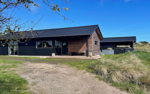 Hinda - 1.2Km from the Sea: Blau, Strauch, Hütte, Ground, Garten, Estate, Schatten, Landscaping, Bauernhaus, Eco Hotel