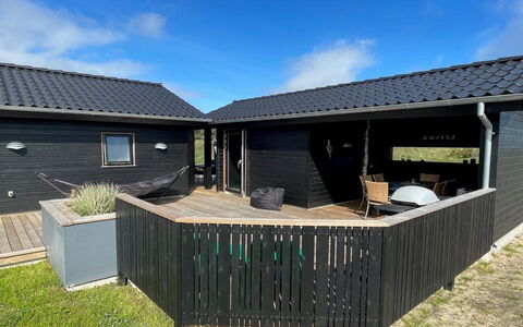 Hinda - 1.2Km from the Sea: Blau, Strauch, Hütte, Ground, Garten, Estate, Schatten, Landscaping, Bauernhaus, Eco Hotel