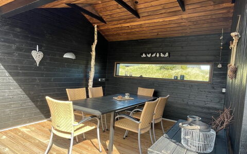 Hinda - 1.2Km from the Sea: Blau, Strauch, Hütte, Ground, Garten, Estate, Schatten, Landscaping, Bauernhaus, Eco Hotel