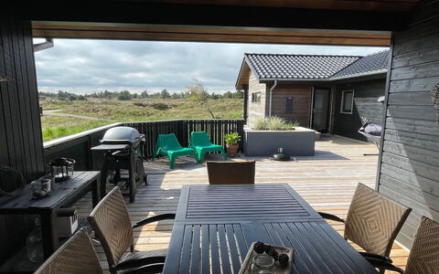 Hinda - 1.2Km from the Sea: Blau, Strauch, Hütte, Ground, Garten, Estate, Schatten, Landscaping, Bauernhaus, Eco Hotel