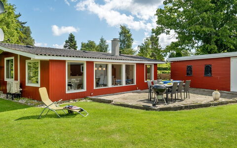 Ilari - 280M from the Sea: Wohngebiet, Dach, Vorort, Auffahrt, Estate, Kamin